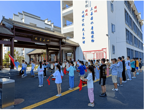 黄晓鸣歙州学校大队辅导员副总教练雷晨燕郑村中心学校大队辅导员成