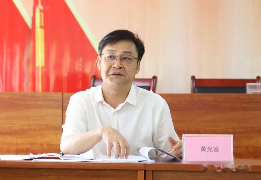 创建自治区文明城市社区包联领导,市人大常委会副主任黄光发出席会议