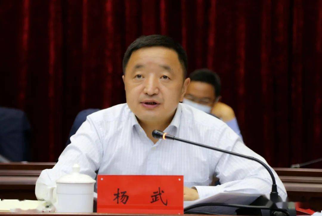 省人大常委会副主任,州委书记俞成辉在会上强调:要在优化营商环境上