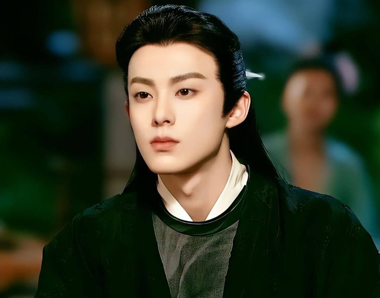 王鹤棣涨粉近百万,曾入围古偶丑男前十,如今新剧搭档