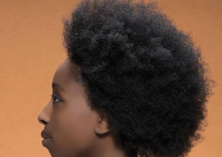 非洲人只是看起来比较头发茂盛,因为地域的原因,非洲人的头发只能是短