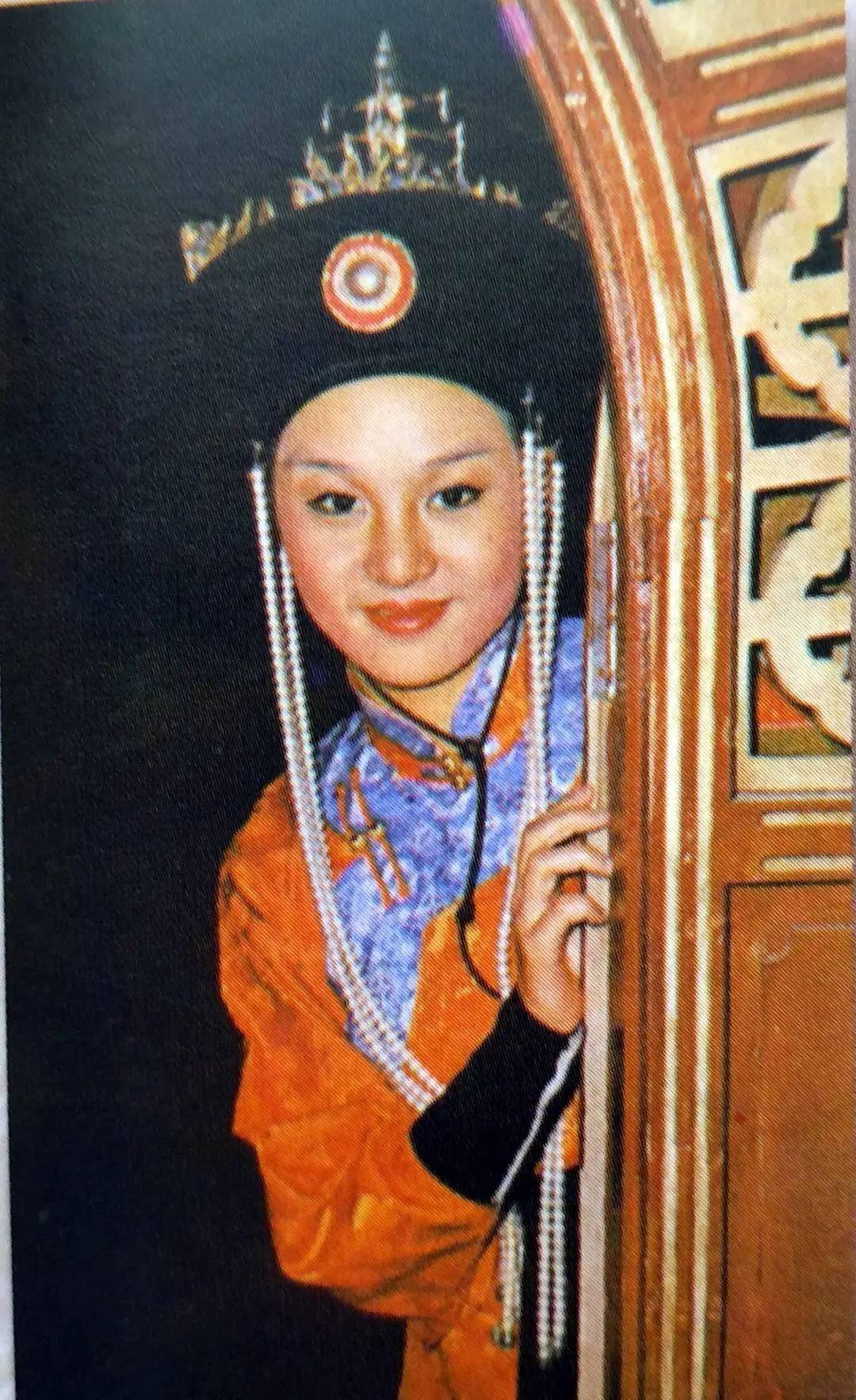 "夏玲玲,二婚嫁小10岁主持人,结婚33年恩爱如初_曹启泰_绝代双骄_生活