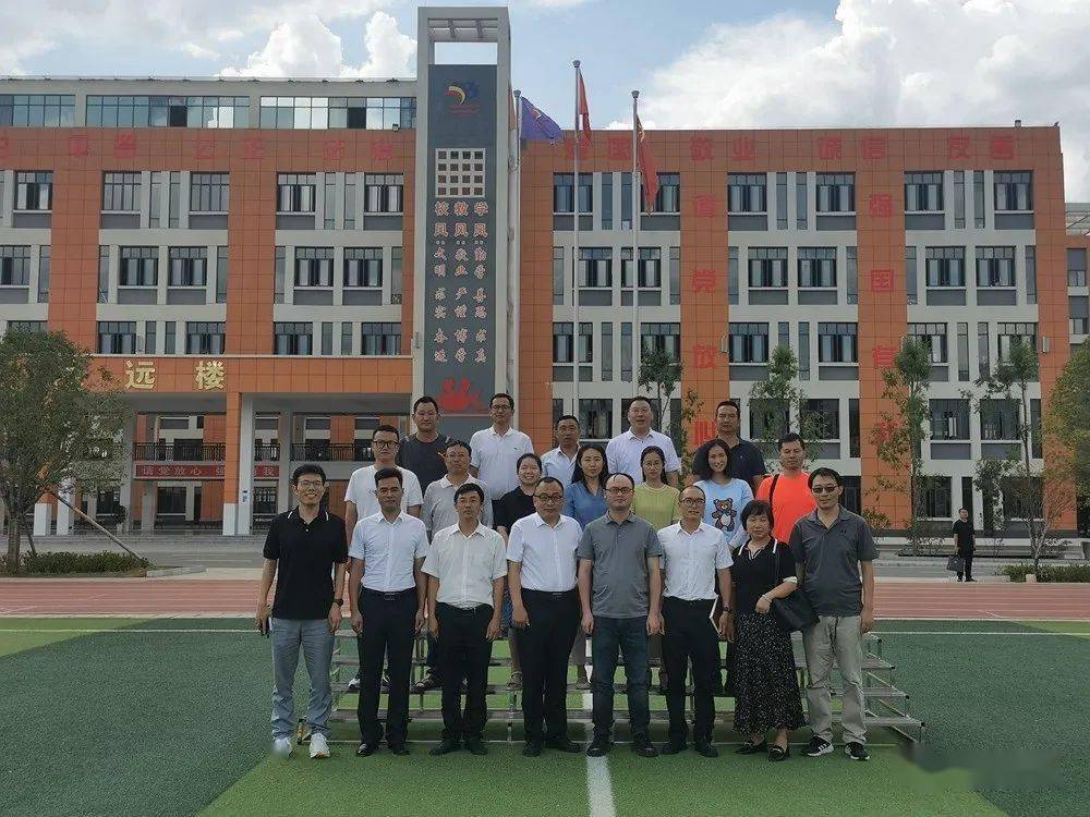 对上海市松江一中和云南省昭通市第一中学共同帮扶北闸中学表示衷心的