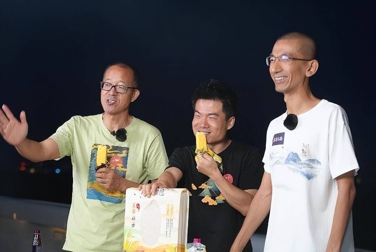 中年大佬排队拜见 俞敏洪忙中做公益 这方面薇娅也一直在行动_直播_农