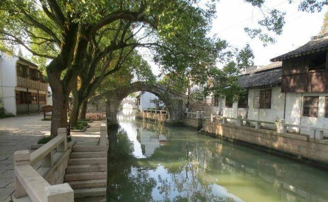 上海有座低调古镇，素墙碧瓦幽巷曲径，还有名人故居，看点十足！