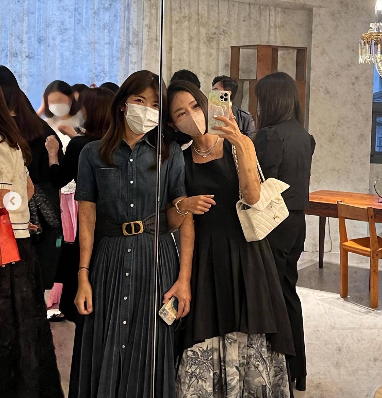 张东健丑闻事件后回归,与老婆高小英合体亮相,李敏镐到现场助阵_品牌