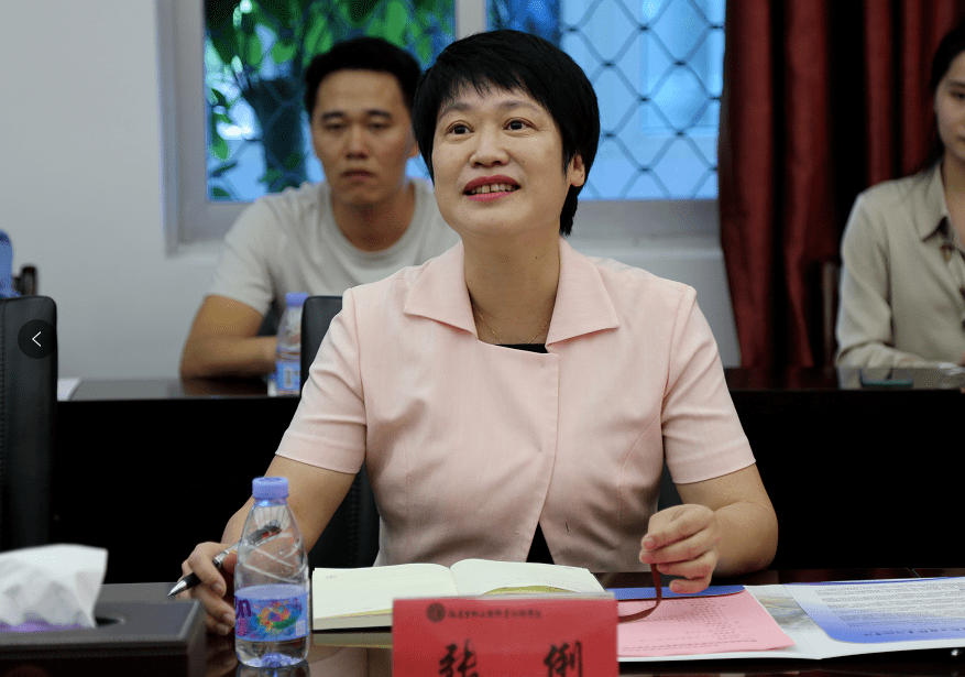 (福建生物工程职业技术学院校党委副书记,院长张俐)