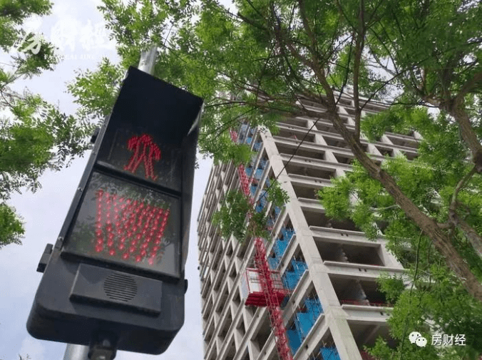 碧桂园正在跌落神坛：净利润暴跌99% 离爆雷