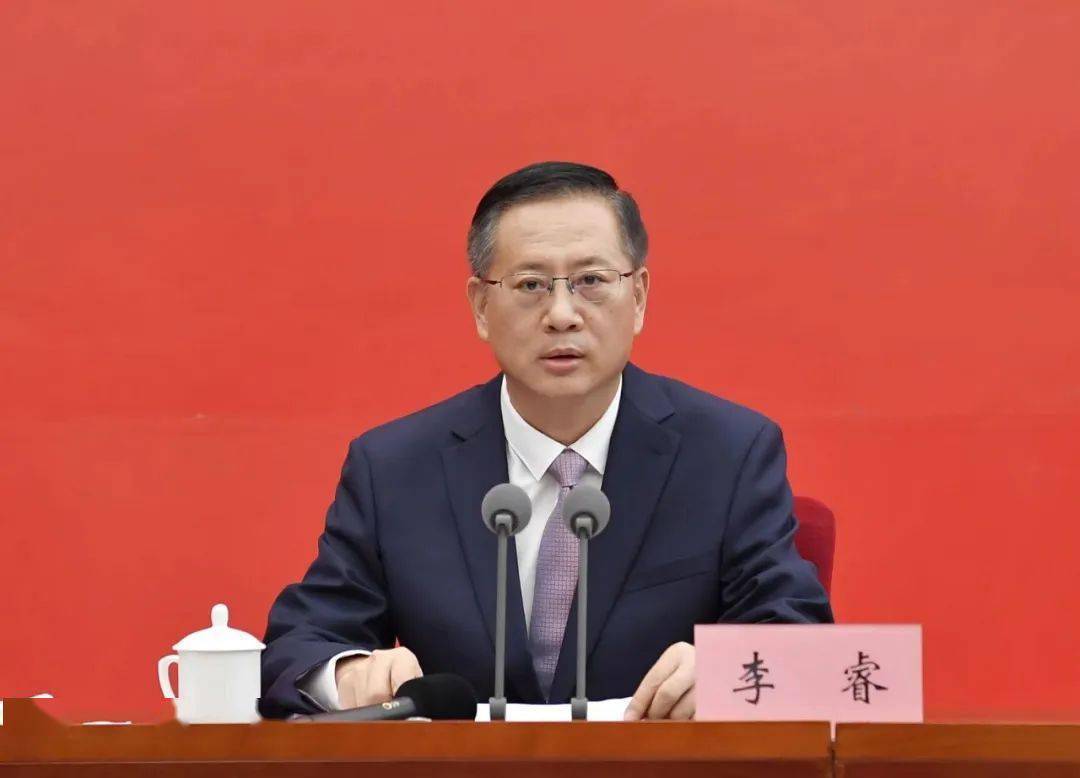 省委常委,遵义市委书记李睿作了题为"新时代铸就老区辉煌,新征程讲好