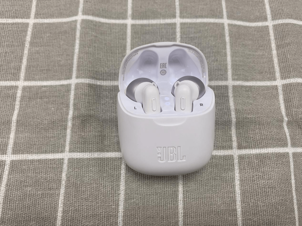 哪款蓝牙耳机音质最好？南卡和JBL半入耳式蓝牙耳机推荐