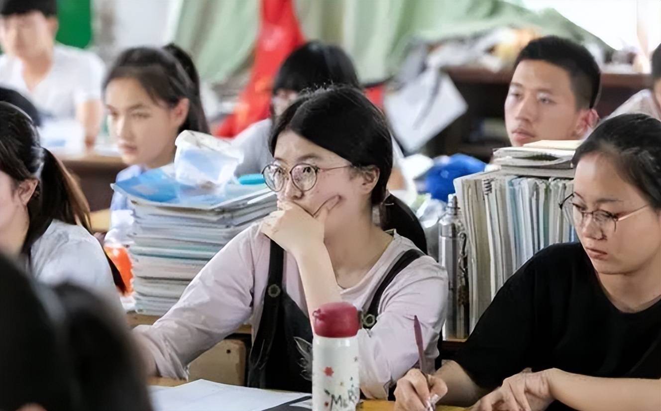 上了高三才懂,高考顺利被985大学录取的学生,普遍有"3个特征"