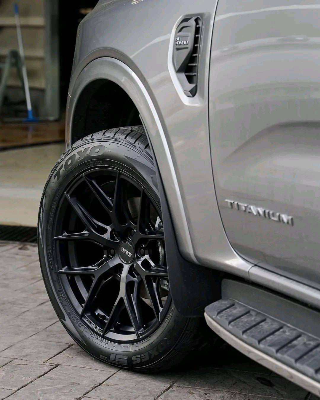 新一代福特撼路者实车曝光,霸气不输猛禽,还等普拉多?