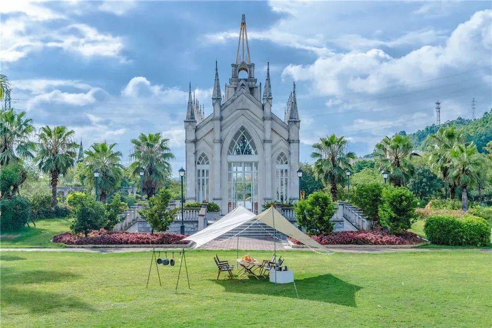 美的鹭湖【爱丽丝庄园】全新升级￥49.9/4人,周末节假日不加价!