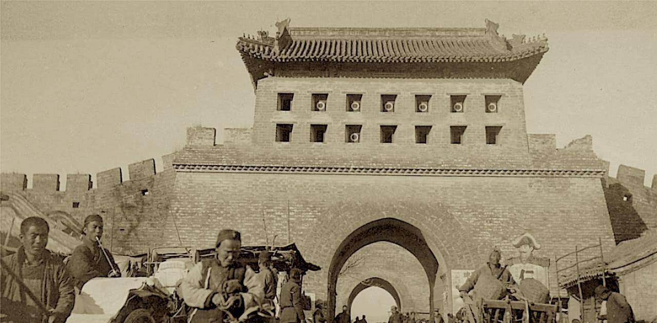 北京老照片1916年,京城城墙的东南角楼,西便门外百姓生活_清朝_东交民