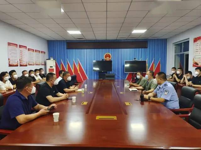 8月19日16时,尚义县召开支援怀来县疫情防控先锋队出征仪式暨专题培训