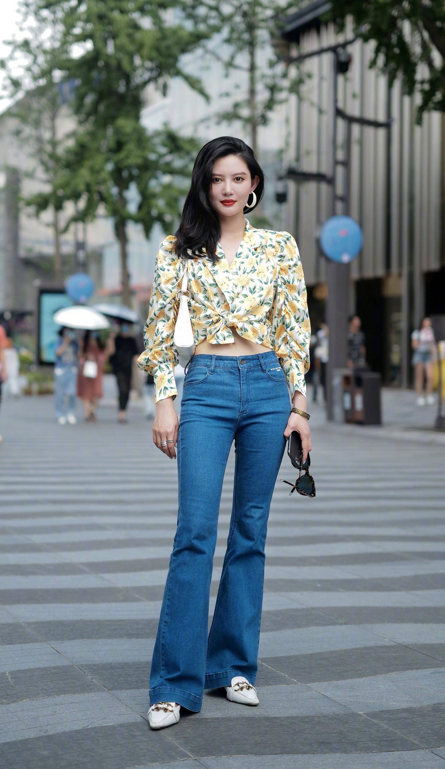 时尚的姑娘选牛仔裤,搭配好了让你时尚又洋气_美女_效果_设计