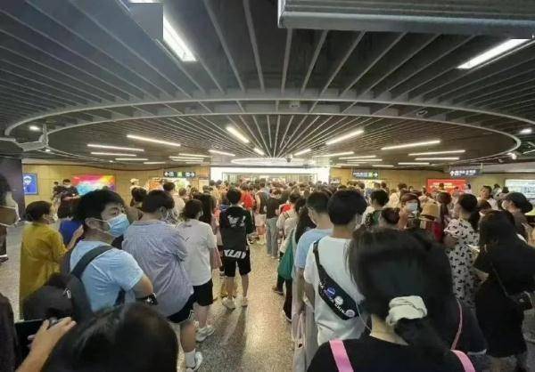 “觸怒”黃牛黨的甜品，也驚掉了他們專欄作家的鼻子……