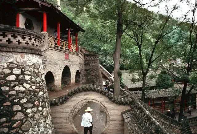 关中旧影1981年，西安碑林区的民居街景，咸阳乾县传统窑洞