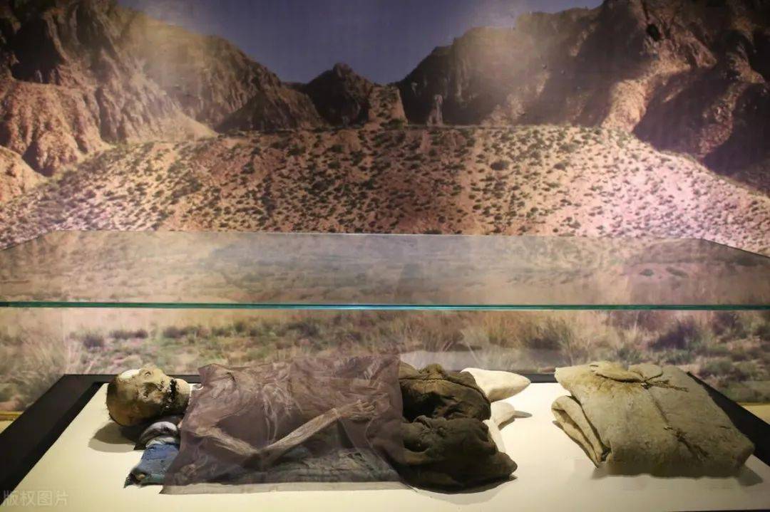 吐鲁番阿斯塔纳古墓群_高昌_墓室_墓穴