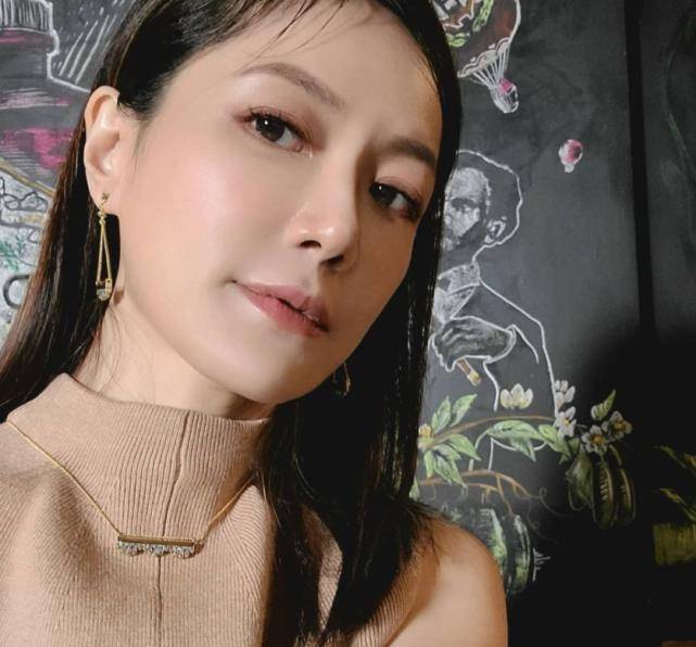 selina前夫和尹馨复合无望,女方自曝单身,去年8月被拍亲密互动_张承中