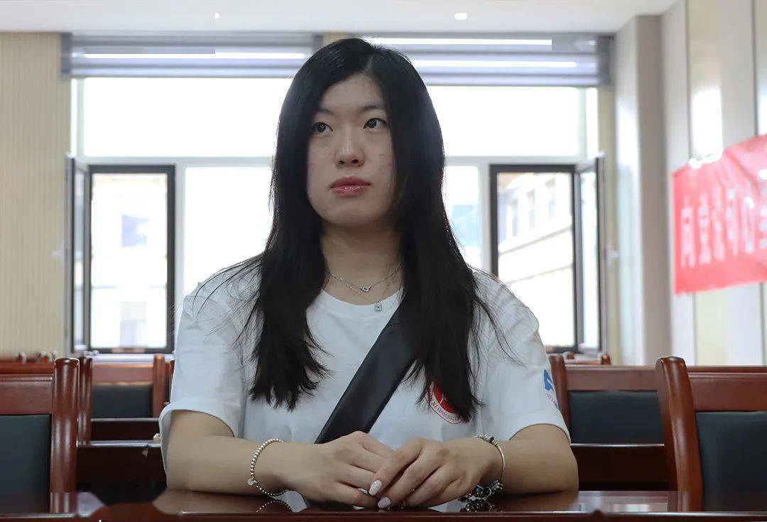 早饭后,在校团委书记刘斌焰,校团委办公室李思扬,范梦蕾的带领下志愿