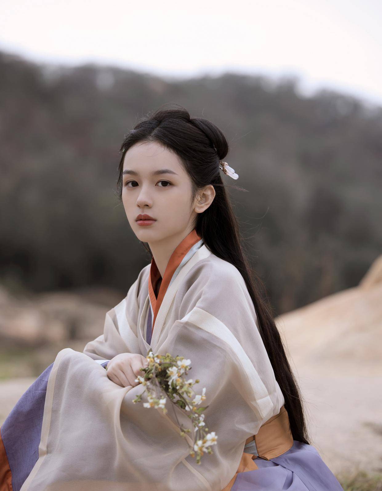 周也古装撑伞引网友热议:太难得了!