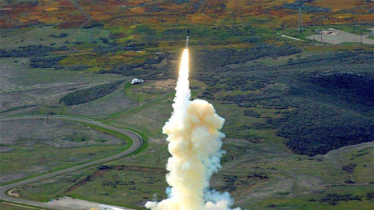 一枚导弹凌晨发射,美国感受到前所未有的危机_试射_中俄_例行