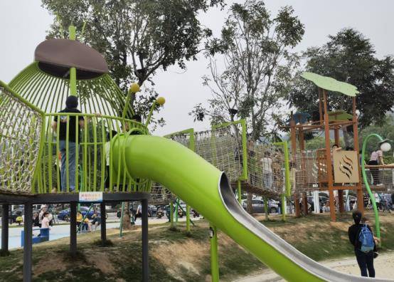 大小朋友都能玩的江门儿童公园，玩乐设施多到无法想象，快来探索