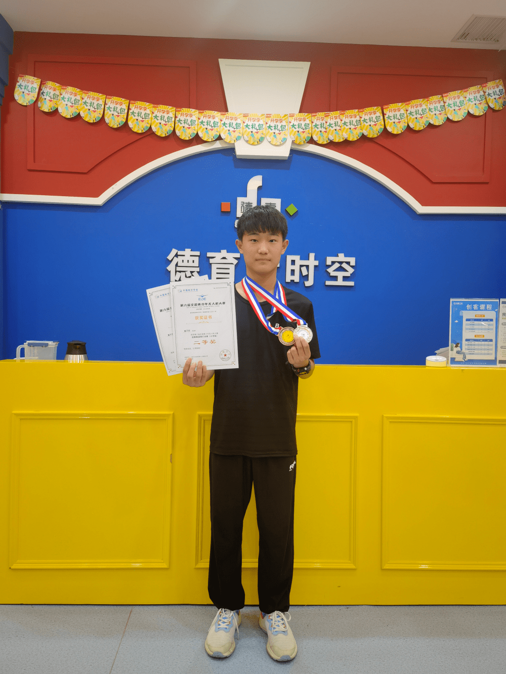 2022年第六届全国青少年无人机大赛创客工坊学子斩获18项全国奖项