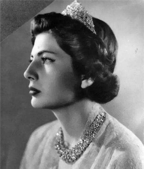 被丈夫宠成女王,却因身体一缺陷惨遭抛弃_索拉娅·巴列维_王室_家人