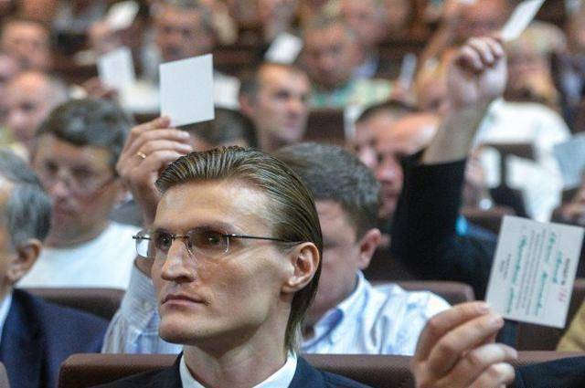 曾经代表犹他爵士大杀四方的"ak47"基里连科在退役后也步入政坛,目前