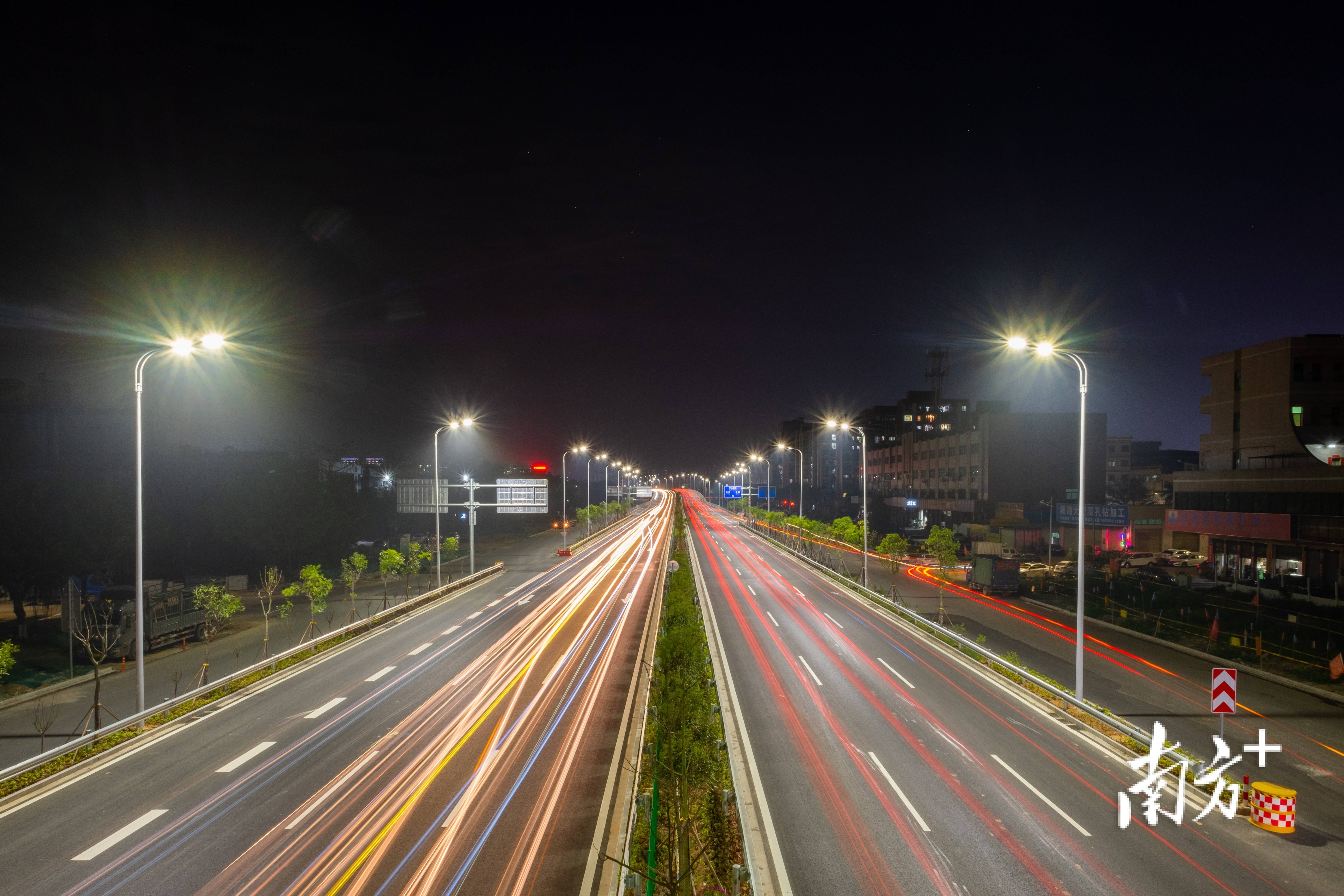 公路夜景随拍图片