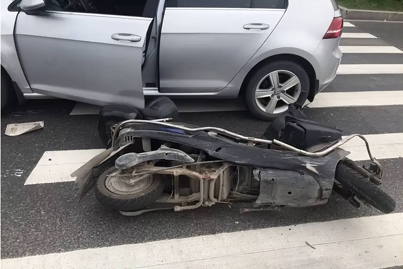 专家建议电动车强制戴头盔,实施2年多了,专家的预期实现了吗?