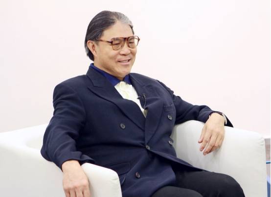 大哥是香港政界明日之星,二哥继承百亿生意,霍启仁却没啥成就_霍震霆