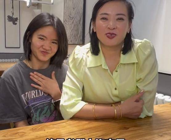 晋妈宣布李勒优考到大连,否认花钱走后门,怕奶奶心疼不让说学费_李