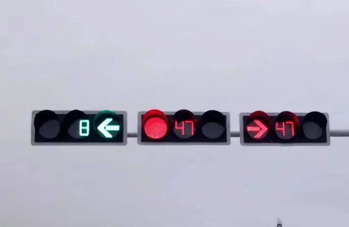 红绿灯斜向上箭头图片