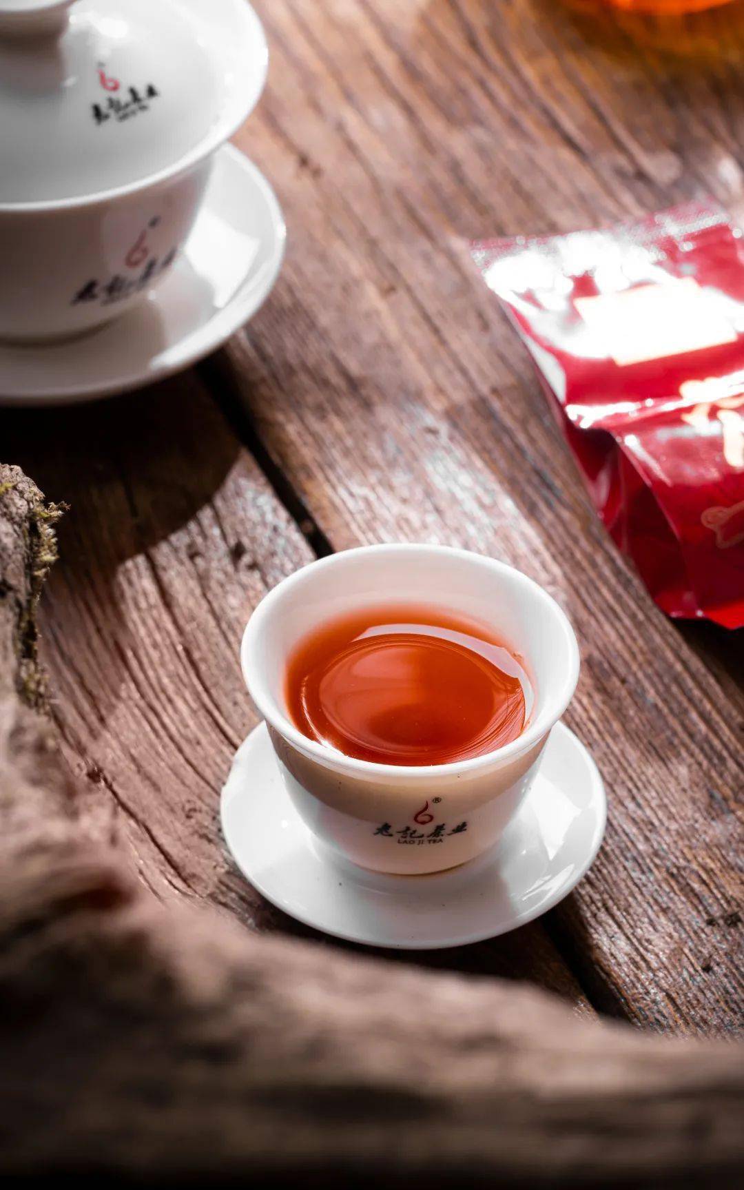 中秋赏月最早见于魏晋时期,月下饮茶,亦是饶有雅趣.