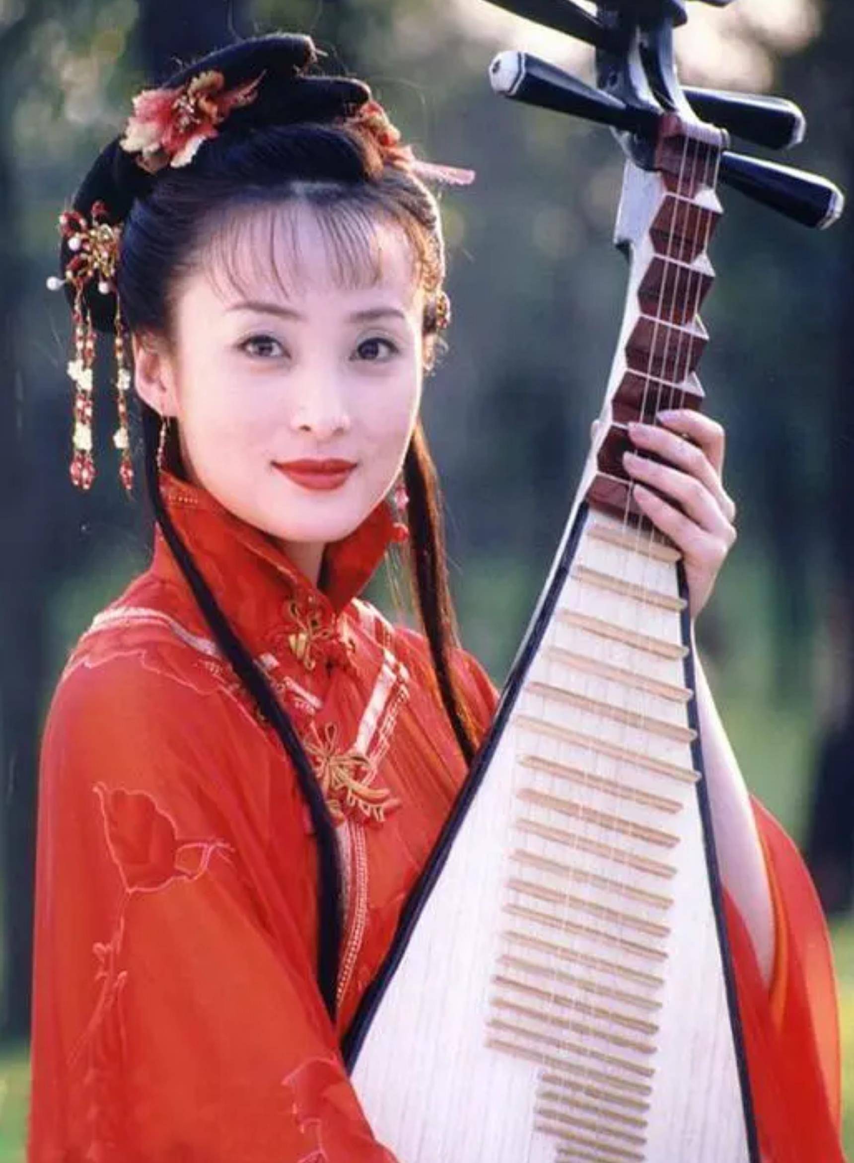 蒋勤勤:曾被琼瑶起名"水灵",嫁给陈建斌后,成为贤妻良母_电视剧_美人