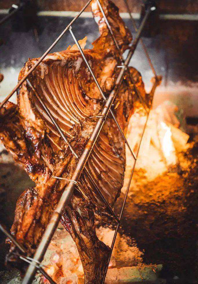 鹿小吉主题轰趴馆无论吃饭,唱k,烤全羊,全鹿宴,东北炖都是满满的回忆