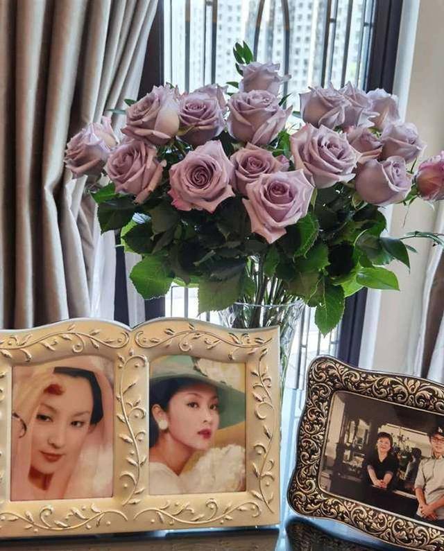 这几日她收到不少礼物,包括姜大卫夫妇送的大红包,王伟忠夫妇托人送花