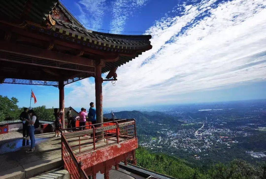 北京西山自代以来称为"太行之首",永定河是北京的母亲河.