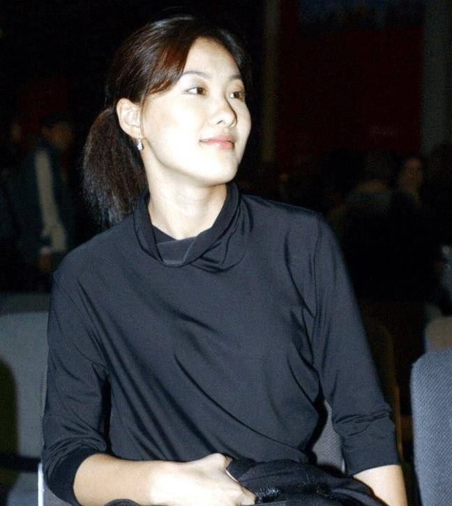 面对与梁劲松26岁年龄差的争议,伏明霞回应:我喜欢更成熟的_跳水_训练