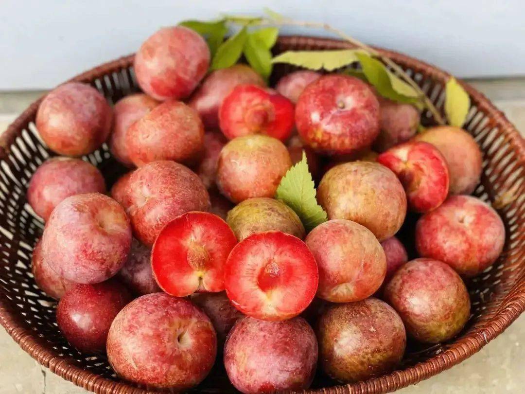 佳和超市丨【新疆恐龙蛋杏李】来自新疆伊犁的这颗"恐龙蛋",甜蜜超越