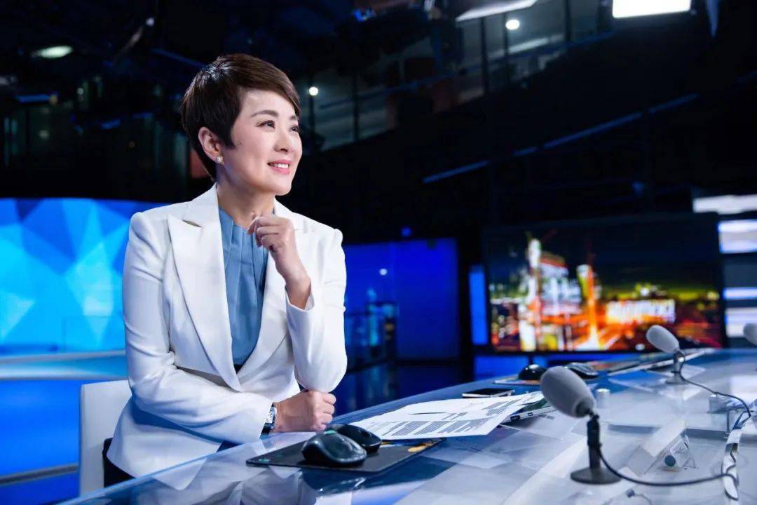 上海电视台印海蓉身高图片
