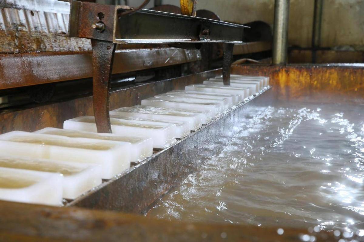 制冰厂是怎么造出这么多冰的?