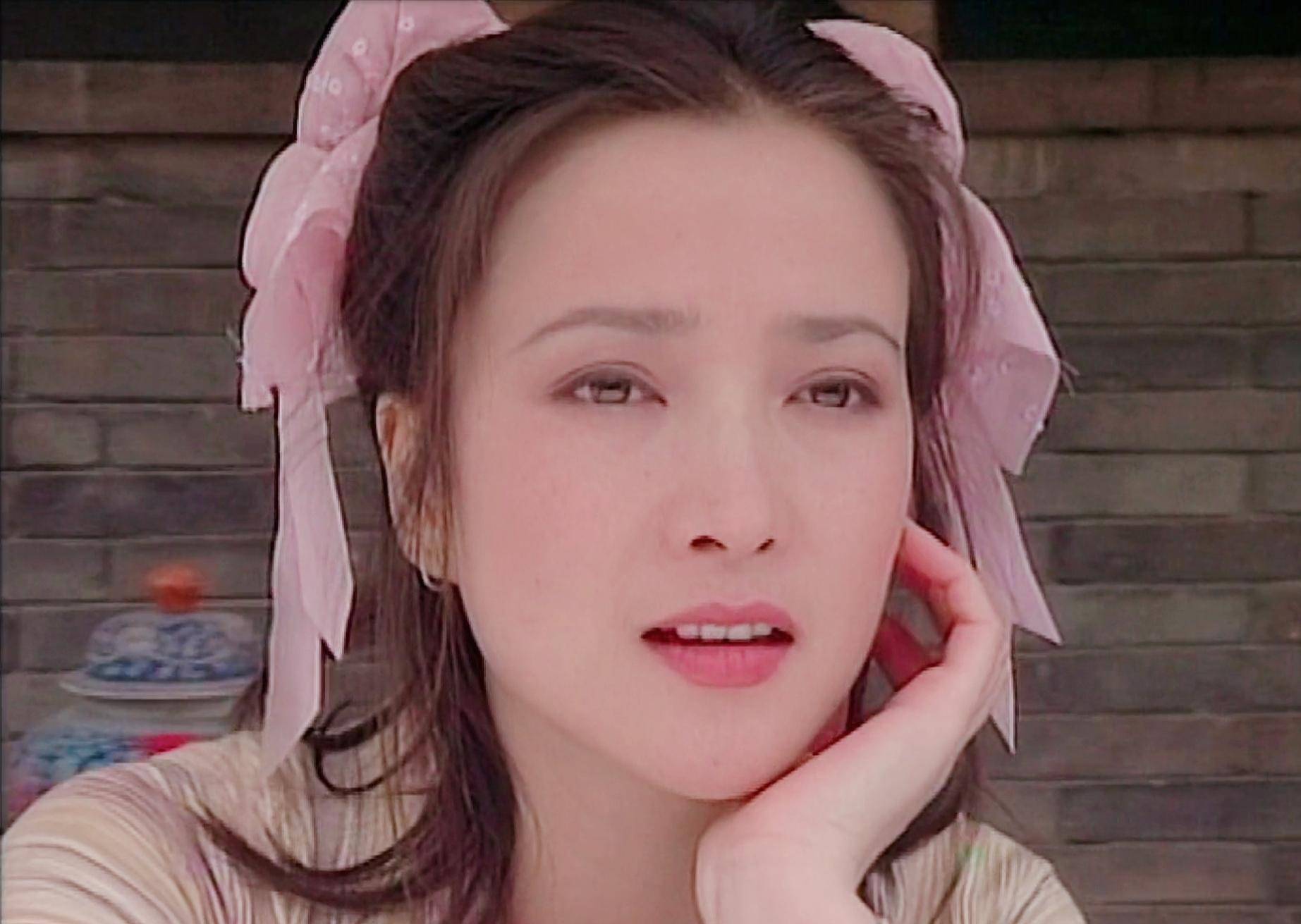 但她天生莹润的鹅蛋脸和周身娇俏的气质,还是让她把《保镖之天之娇女