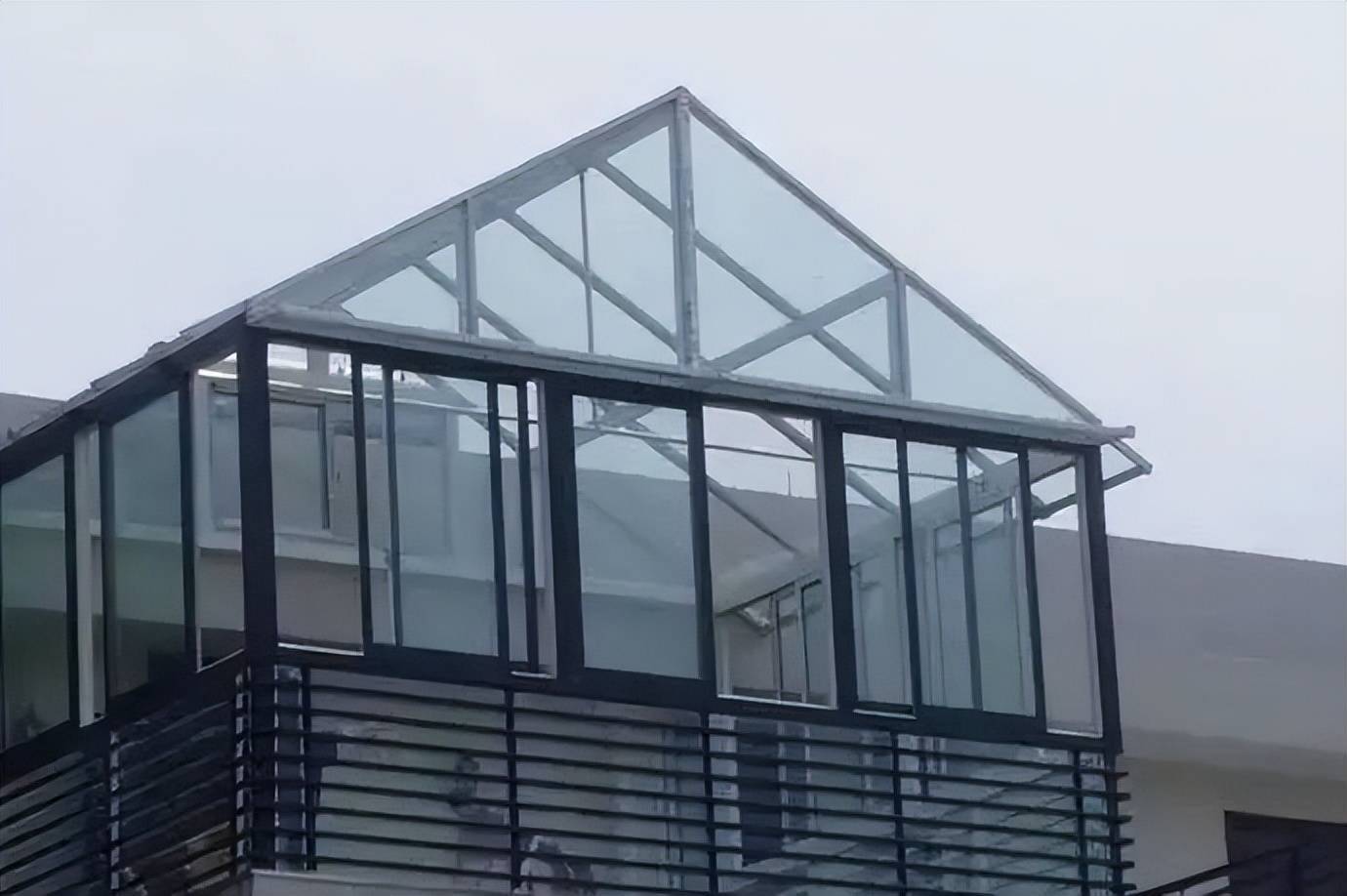玻璃→亚克力→聚碳酸酯板,阳光房建筑选材的最"优"选~_板材_时代