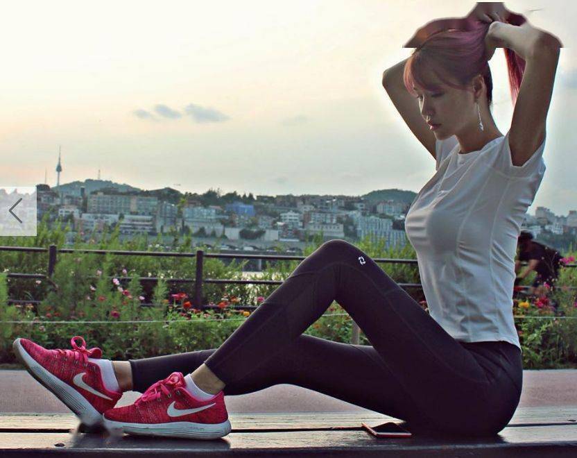 腿长惊人!小姐姐完美身材诠释黄金比例_足球_世界性_欧洲