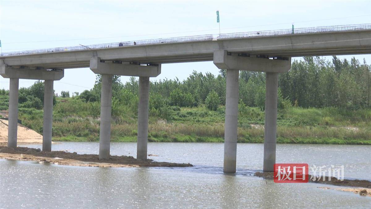 湖北红安县八里湾大桥合龙