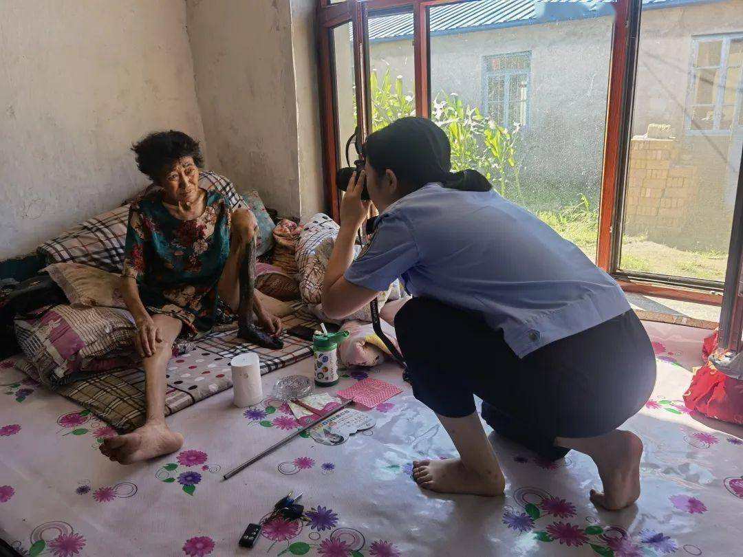 【一线警察】赤脚警察,有鞋穿了